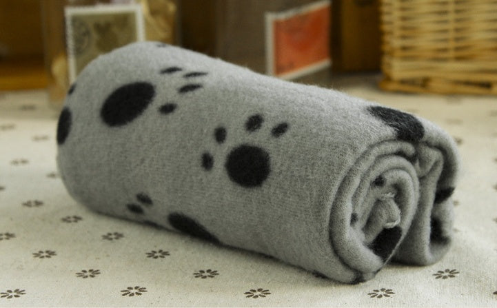 Teddy’s Cozy Fleece Blanket for Small Dogs