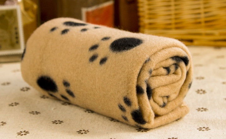 Teddy’s Cozy Fleece Blanket for Small Dogs