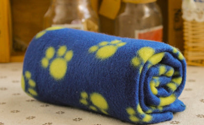 Teddy’s Cozy Fleece Blanket for Small Dogs